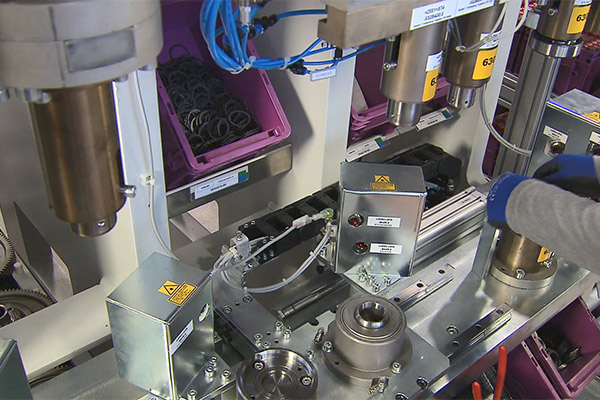 BMW i8 混動(dòng)變速箱壓裝